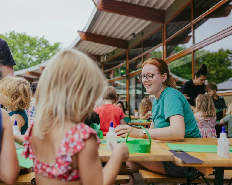 Lachen op het centrumplein